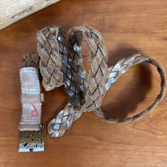 Anne Klein tan/silver braided leather belt w/silver  lions face buckle. Size M - Picture 5 of 5